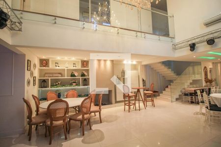 Casa à venda com 4 quartos, 590m² em Vila Bertioga, São Paulo