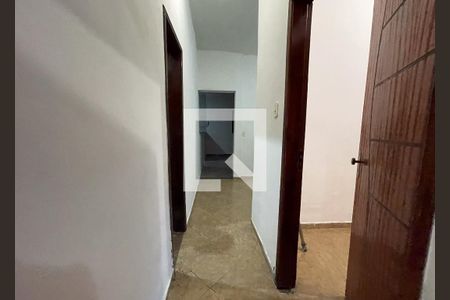 Corredor de casa para alugar com 4 quartos, 450m² em Vila Sarapui, Duque de Caxias