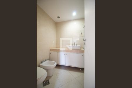 Banheiro da Suíte de apartamento para alugar com 2 quartos, 80m² em Jardim Botânico, Rio de Janeiro