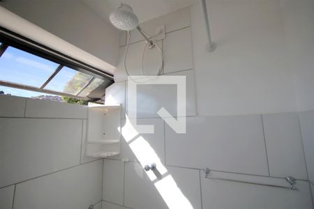 Banheiro de kitnet/studio para alugar com 1 quarto, 20m² em Santa Efigênia, Belo Horizonte