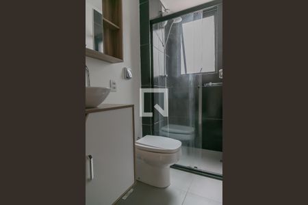Banheiro de apartamento para alugar com 1 quarto, 43m² em Azenha, Porto Alegre