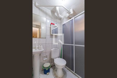 Banheiro de apartamento para alugar com 2 quartos, 65m² em Jardim Maria Beatriz, Carapicuíba