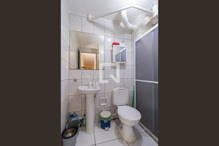 Banheiro de apartamento para alugar com 2 quartos, 65m² em Jardim Maria Beatriz, Carapicuíba