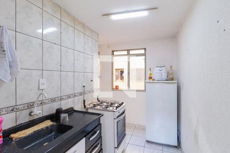 Cozinha e área de serviço de apartamento para alugar com 2 quartos, 65m² em Jardim Maria Beatriz, Carapicuíba