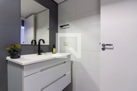 banheiro  de apartamento à venda com 1 quarto, 60m² em Pinheiros, São Paulo