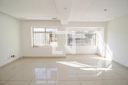 Apartamento para alugar com 3 quartos, 137m² em Santa Efigênia, Belo Horizonte