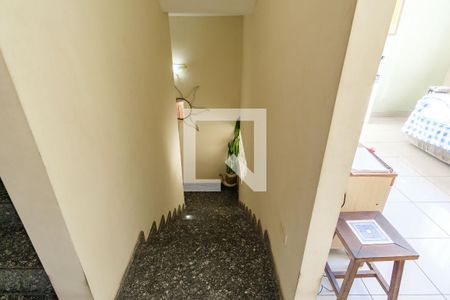 Escada de casa para alugar com 2 quartos, 111m² em Penha de França, São Paulo