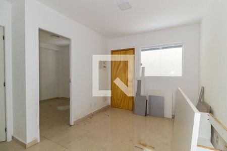 Sala de apartamento para alugar com 2 quartos, 39m² em Vila Carmosina, São Paulo