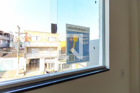 Placa na Janela de apartamento para alugar com 2 quartos, 39m² em Vila Carmosina, São Paulo
