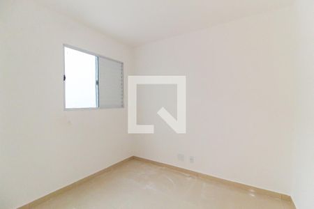 Quarto 2 de apartamento para alugar com 2 quartos, 39m² em Vila Carmosina, São Paulo