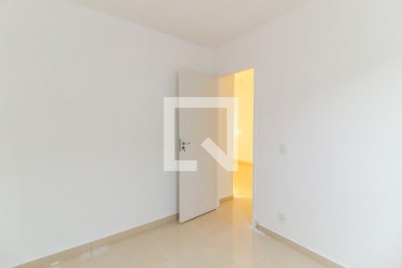 Quarto 2 de apartamento para alugar com 2 quartos, 39m² em Vila Carmosina, São Paulo