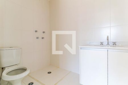 Banheiro de kitnet/studio para alugar com 1 quarto, 28m² em Santo Amaro, São Paulo
