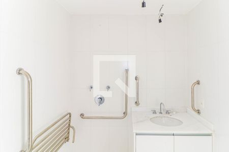 Banheiro de kitnet/studio para alugar com 1 quarto, 31m² em Santo Amaro, São Paulo