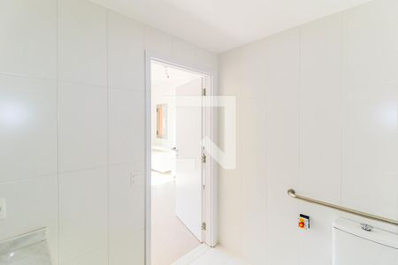 Banheiro de kitnet/studio para alugar com 1 quarto, 31m² em Santo Amaro, São Paulo