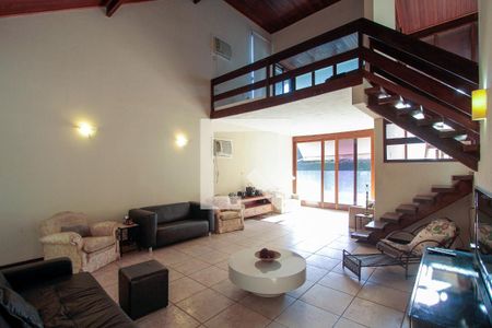 Sala de casa de condomínio para alugar com 4 quartos, 450m² em Itanhangá, Rio de Janeiro