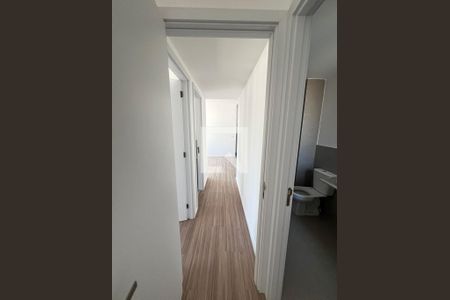 Corredor de apartamento à venda com 2 quartos, 73m² em Vila da Serra, Nova Lima