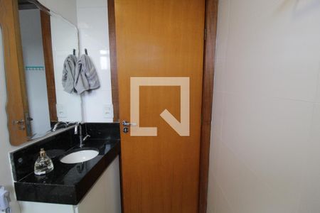 Banheiro do Quarto 1 de apartamento para alugar com 2 quartos, 49m² em Jardim Sul, Uberlândia