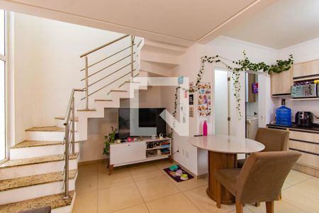 Sala/Cozinha de casa de condomínio à venda com 2 quartos, 80m² em Niterói, Canoas