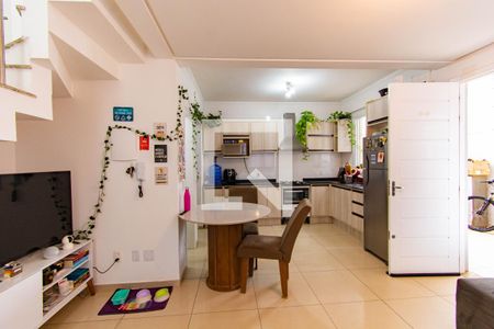 Sala/Cozinha de casa de condomínio à venda com 2 quartos, 80m² em Niterói, Canoas