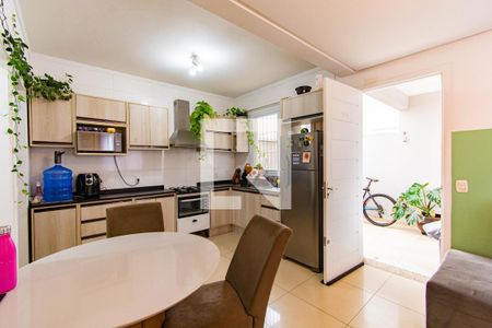 Sala/Cozinha de casa de condomínio à venda com 2 quartos, 80m² em Niterói, Canoas