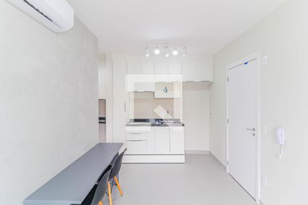 Sala de apartamento para alugar com 1 quarto, 32m² em Jardim das Acácias, São Paulo