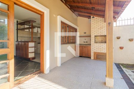 Quintal de casa à venda com 3 quartos, 170m² em Espírito Santo, Porto Alegre
