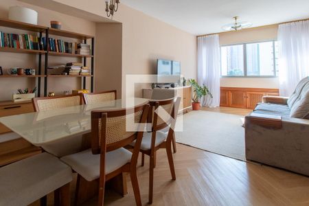 Sala de apartamento para alugar com 2 quartos, 82m² em Água Verde, Curitiba