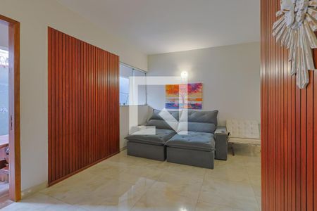 Sala de casa à venda com 4 quartos, 300m² em Serra, Belo Horizonte