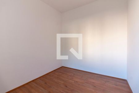 Quarto 2 de apartamento para alugar com 2 quartos, 35m² em Vila Carmosina, São Paulo