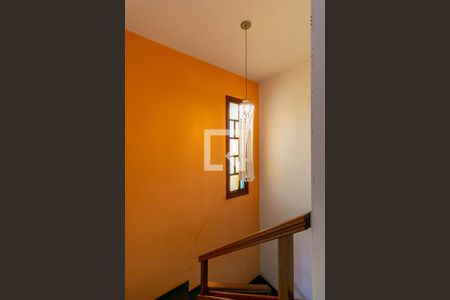 Escada de casa à venda com 4 quartos, 251m² em Nova Granada, Belo Horizonte