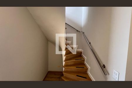 Escada de apartamento para alugar com 2 quartos, 150m² em Jardim Paulista, São Paulo