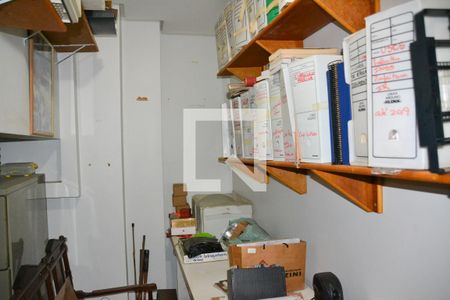 Casa à venda com 161m², 3 quartos e 4 vagas Casa à venda com 161m², 3 quartos e 4 vagasBiblioteca