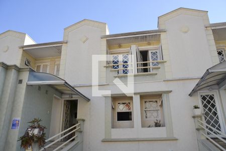 Casa à venda com 161m², 3 quartos e 4 vagas Casa à venda com 161m², 3 quartos e 4 vagasFachada