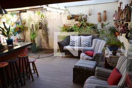 Casa à venda com 161m², 3 quartos e 4 vagas Casa à venda com 161m², 3 quartos e 4 vagasÁrea externa