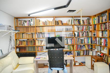 Casa à venda com 161m², 3 quartos e 4 vagas Casa à venda com 161m², 3 quartos e 4 vagasBiblioteca