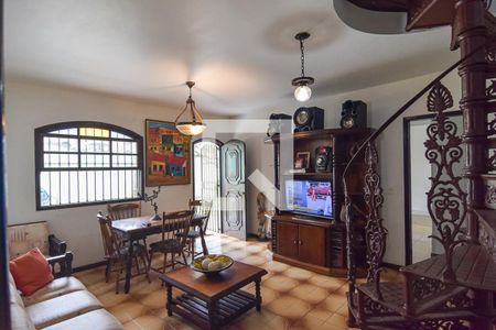 Sala de casa para alugar com 4 quartos, 360m² em Piratininga, Niterói