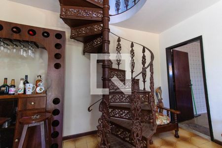 Escada de casa para alugar com 4 quartos, 360m² em Piratininga, Niterói