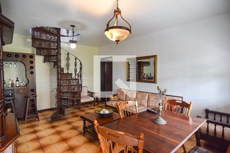 Sala de casa para alugar com 4 quartos, 360m² em Piratininga, Niterói