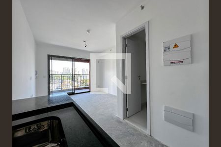 Cozinha de kitnet/studio à venda com 1 quarto, 27m² em Santo Amaro, São Paulo