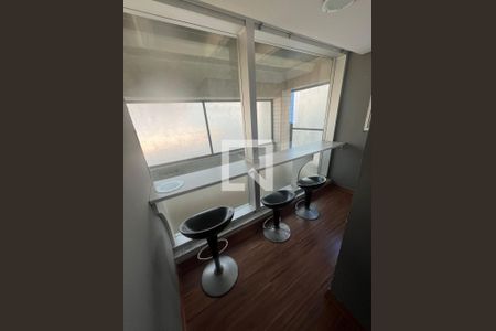 Bancada com cadeiras de kitnet/studio para alugar com 1 quarto, 55m² em Vila da Serra, Nova Lima