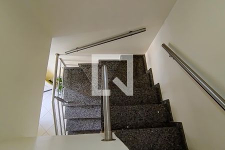 escada de casa de condomínio para alugar com 3 quartos, 95m² em Pechincha, Rio de Janeiro