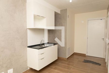 Sala e cozinha de apartamento para alugar com 1 quarto, 25m² em Guaianases, São Paulo