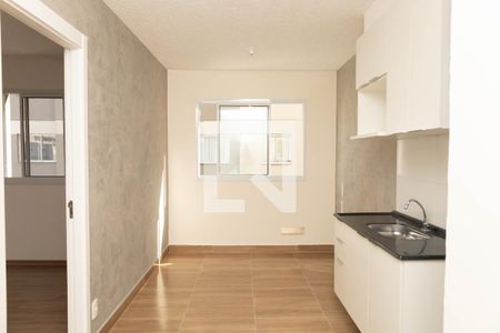 Sala e cozinha de apartamento para alugar com 1 quarto, 25m² em Guaianases, São Paulo