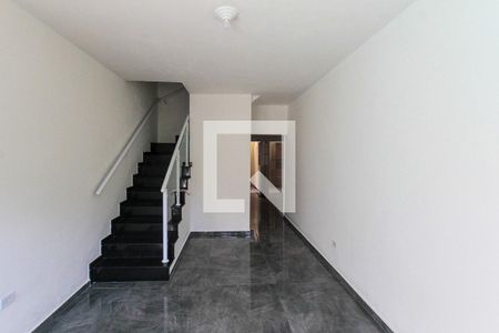 Casa à venda com 78m², 2 quartos e 2 vagasSala