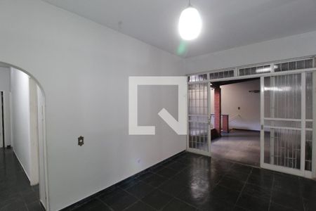 Sala 2 de casa para alugar com 6 quartos, 375m² em Saraiva, Uberlândia