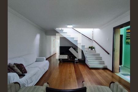Casa à venda com 3 quartos, 180m² em Jardim das Vertentes, São Paulo