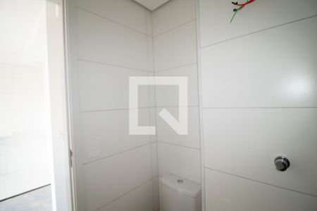 Banheiro de kitnet/studio à venda com 1 quarto, 28m² em Vila Mazzei, São Paulo