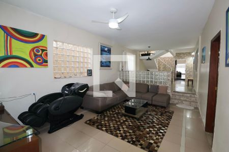 Sala  de casa para alugar com 8 quartos, 290m² em Jardim Virginia, Guarujá