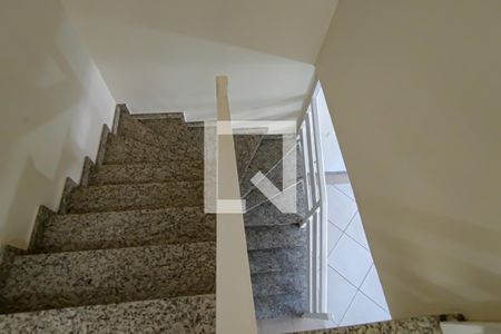 escada de casa de condomínio à venda com 3 quartos, 160m² em Taquara, Rio de Janeiro
