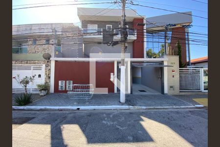 Casa à venda com 105m², 3 quartos e 2 vagas Casa à venda com 105m², 3 quartos e 2 vagasFachada